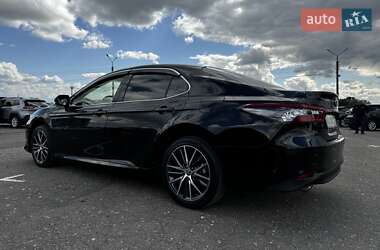 Седан Toyota Camry 2023 в 