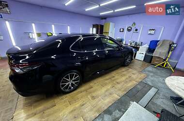 Седан Toyota Camry 2023 в 