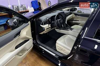 Седан Toyota Camry 2023 в 
