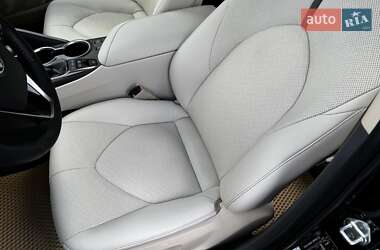 Седан Toyota Camry 2023 в 