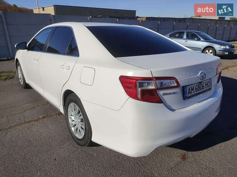 Седан Toyota Camry 2013 в Житомирі