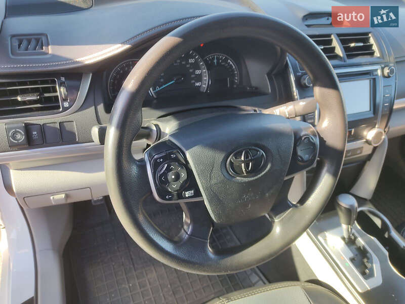Седан Toyota Camry 2013 в Житомирі