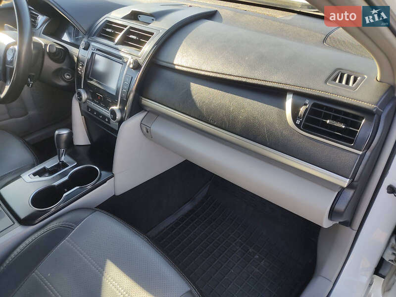 Седан Toyota Camry 2013 в Житомирі