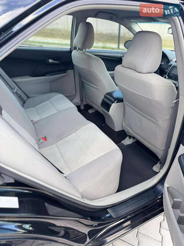 Седан Toyota Camry 2014 в Львове
