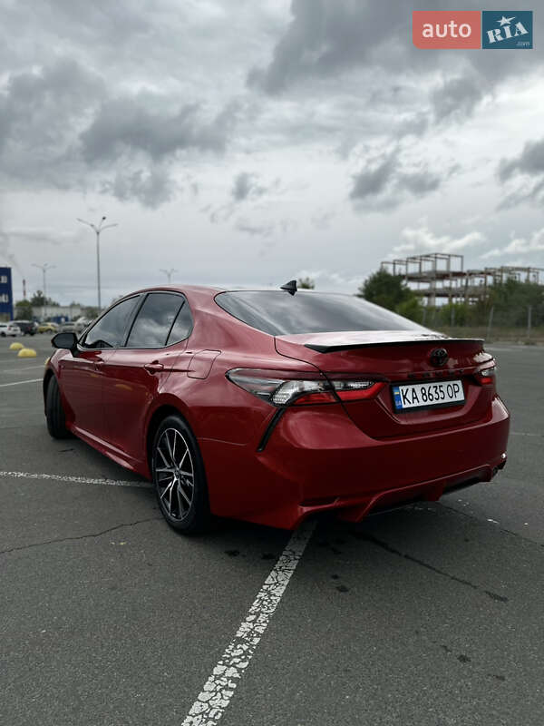 Седан Toyota Camry 2020 в Києві