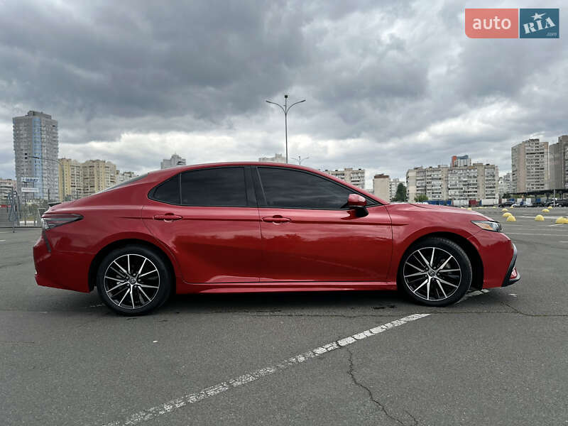Седан Toyota Camry 2020 в Києві