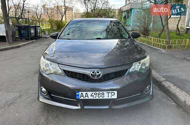 Седан Toyota Camry 2014 в 