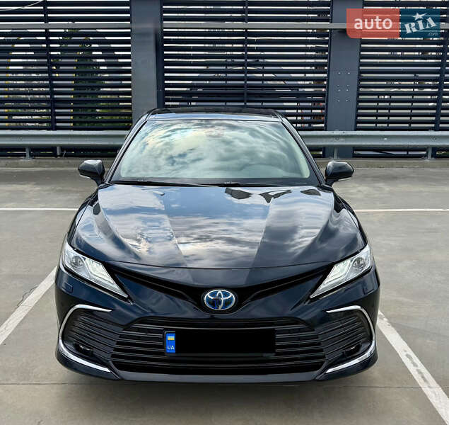 Седан Toyota Camry 2021 в 