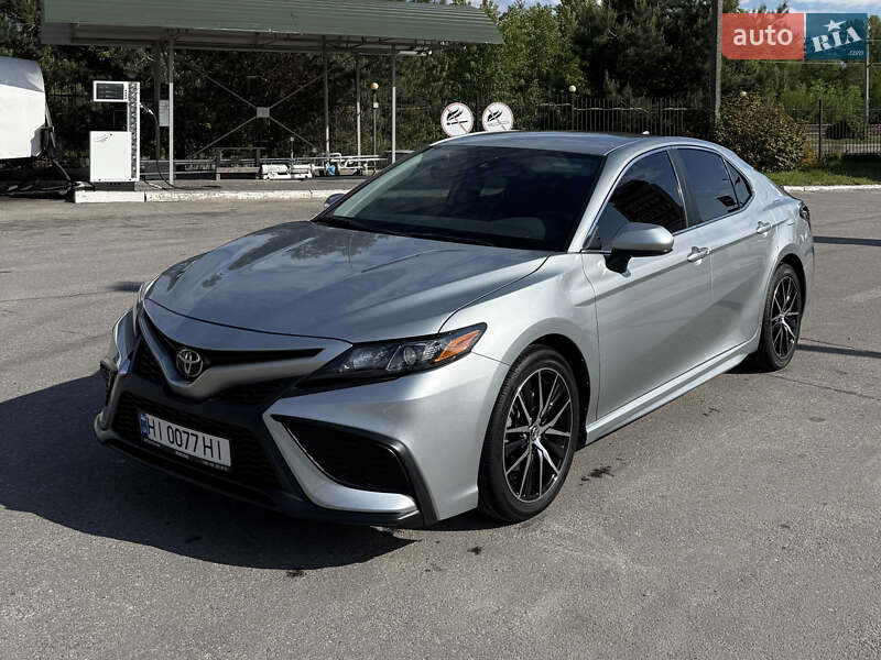 Toyota Camry 2021