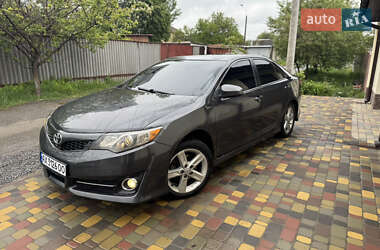 Седан Toyota Camry 2014 в Харкові
