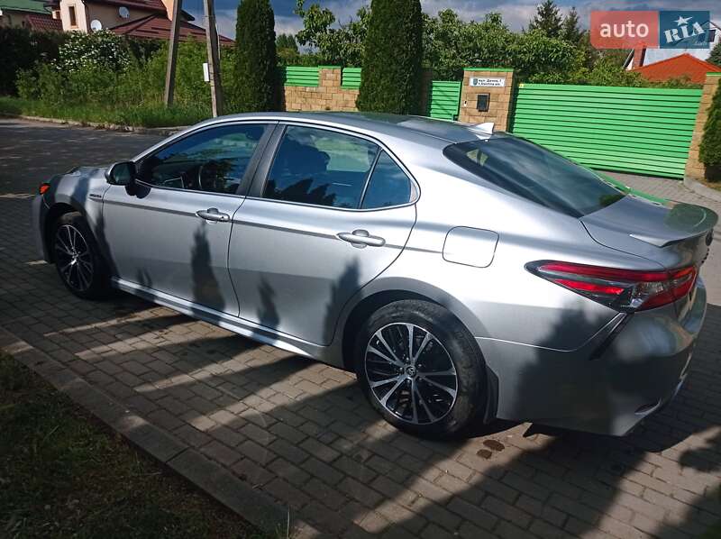 Седан Toyota Camry 2018 в Львове