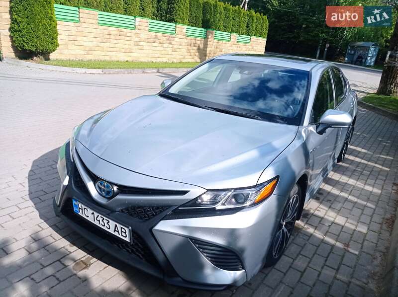 Седан Toyota Camry 2018 в Львове