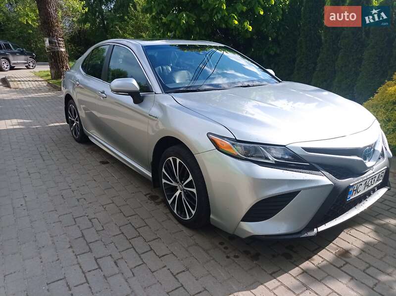 Седан Toyota Camry 2018 в Львове