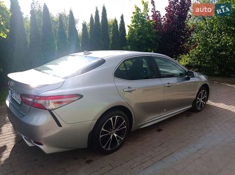 Седан Toyota Camry 2018 в Львове