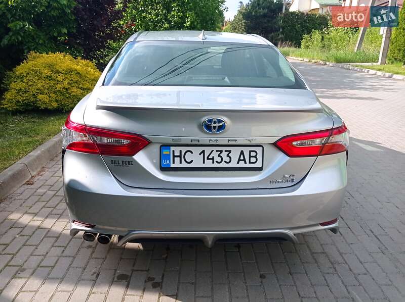 Седан Toyota Camry 2018 в Львове