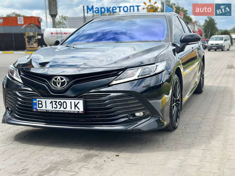 Седан Toyota Camry 2018 в Полтаве
