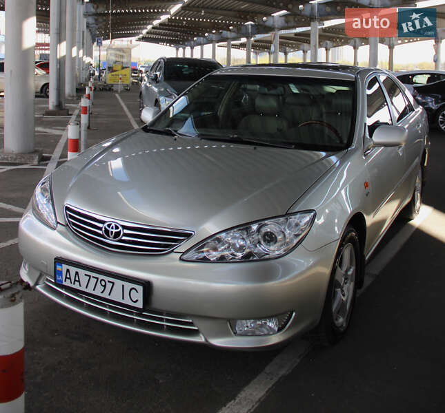 Седан Toyota Camry 2006 в Києві