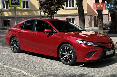 Седан Toyota Camry 2018 в 