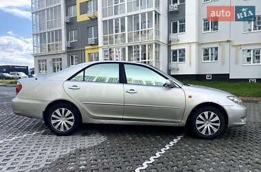 Седан Toyota Camry 2005 в 