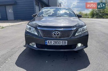 Седан Toyota Camry 2013 в 