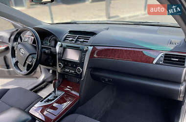 Седан Toyota Camry 2013 в 