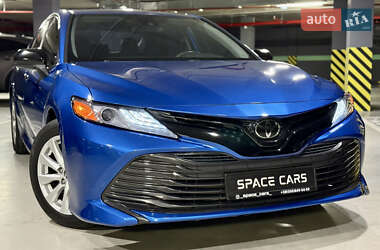 Седан Toyota Camry 2019 в 