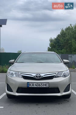 Седан Toyota Camry 2014 в Киеве