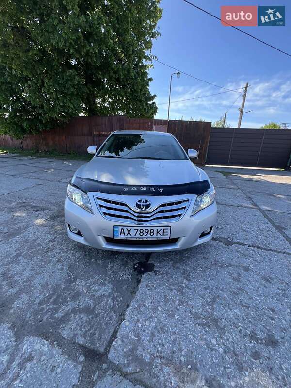 Седан Toyota Camry 2009 в Прилуках