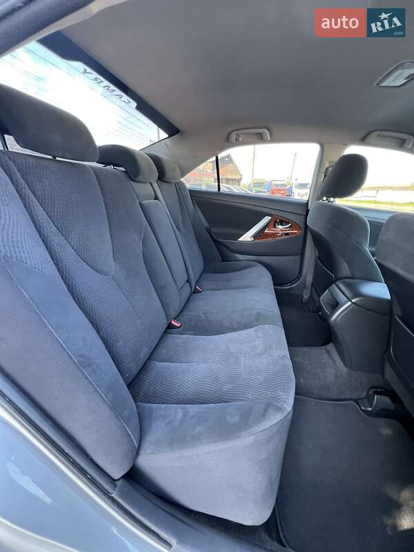 Седан Toyota Camry 2009 в Прилуках