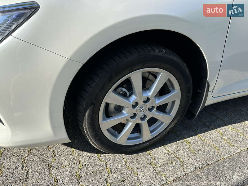 Седан Toyota Camry 2015 в Полтаві