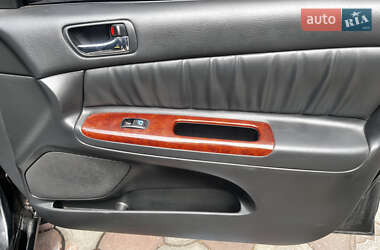 Седан Toyota Camry 2005 в 