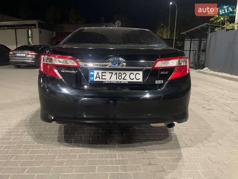 Седан Toyota Camry 2013 в Дніпрі