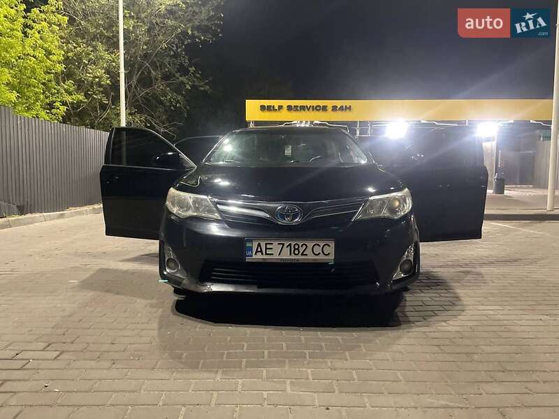 Седан Toyota Camry 2013 в Дніпрі