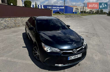 Седан Toyota Camry 2015 в Шепетівці