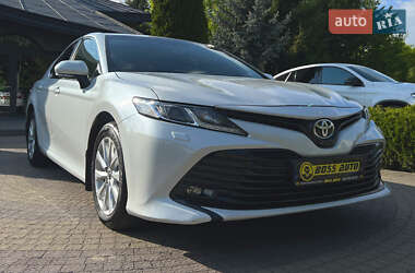 Седан Toyota Camry 2019 в Львове