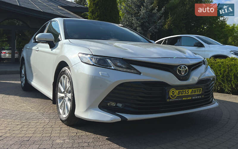 Toyota Camry 2019