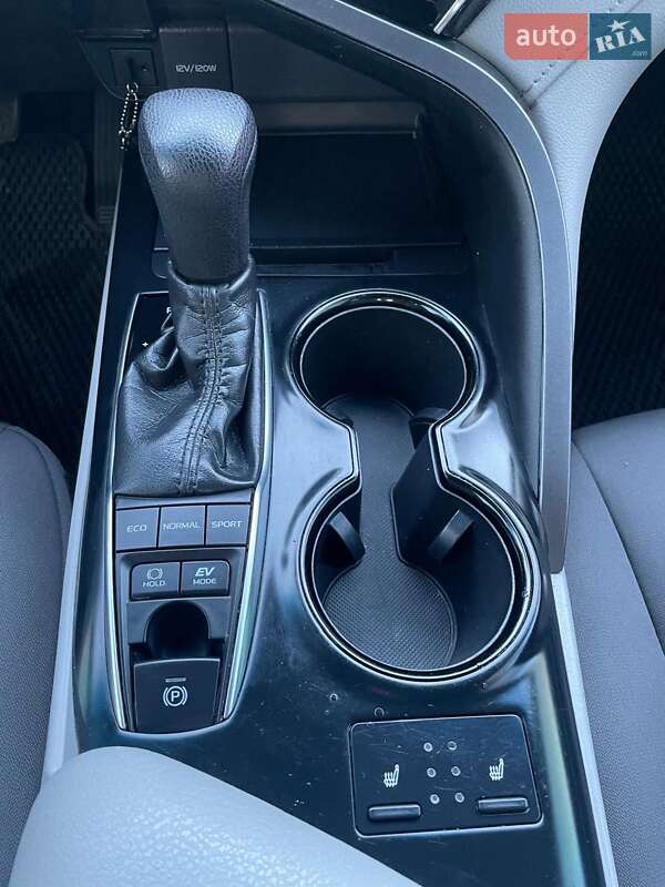 Седан Toyota Camry 2018 в Полтаві
