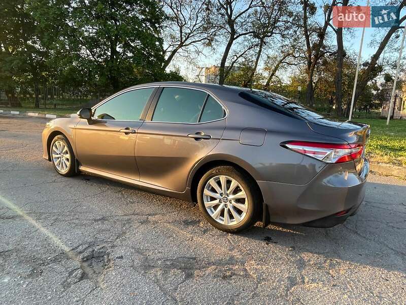 Седан Toyota Camry 2018 в Полтаві