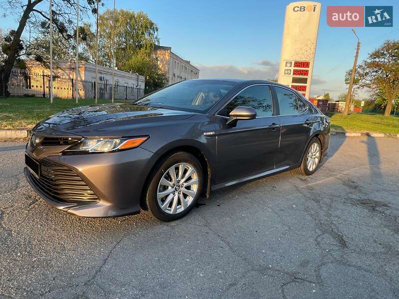 Седан Toyota Camry 2018 в Полтаві