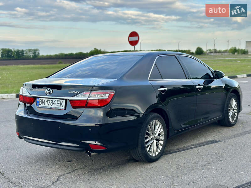 Седан Toyota Camry 2015 в Сумах
