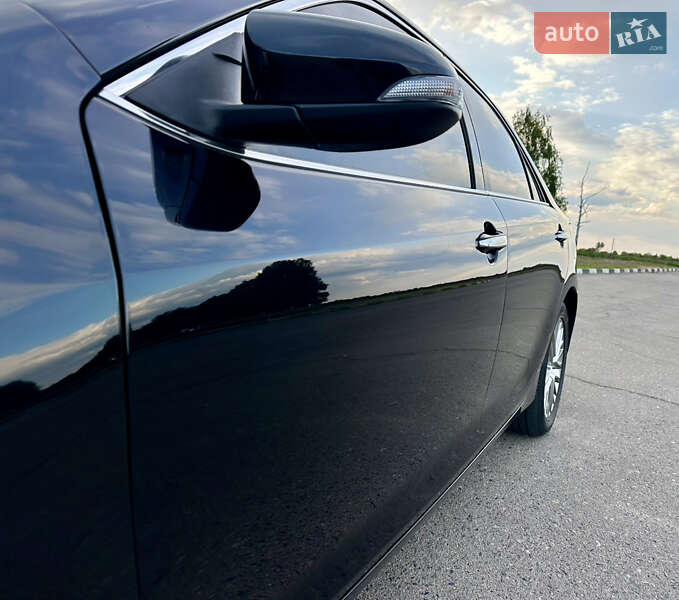 Седан Toyota Camry 2015 в Сумах