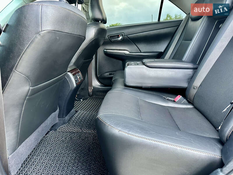 Седан Toyota Camry 2015 в Сумах