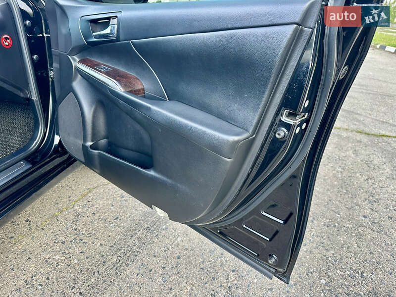 Седан Toyota Camry 2015 в Сумах