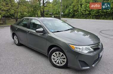 Седан Toyota Camry 2012 в Трускавці