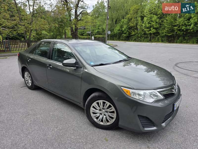 Седан Toyota Camry 2012 в 