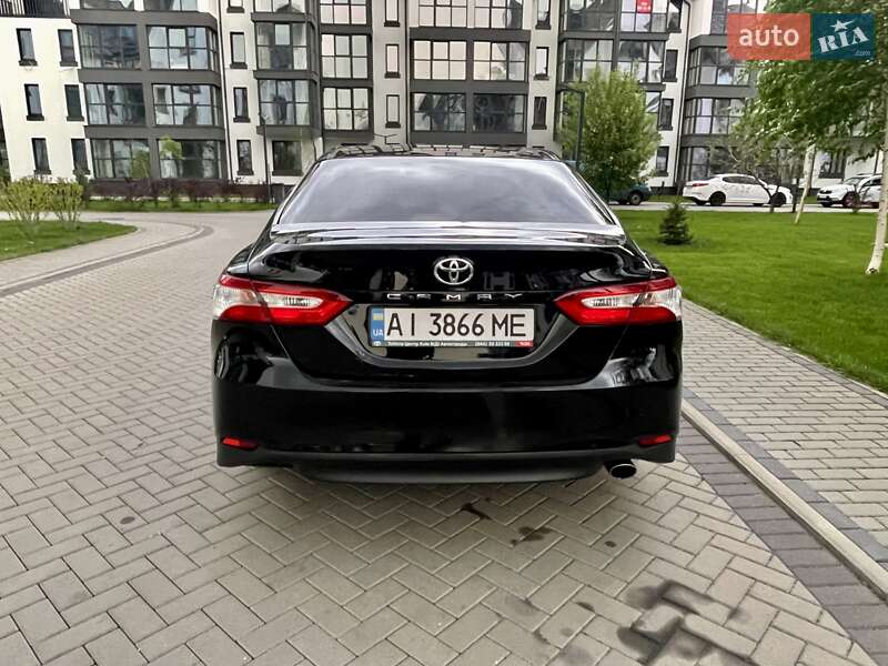 Седан Toyota Camry 2020 в Киеве