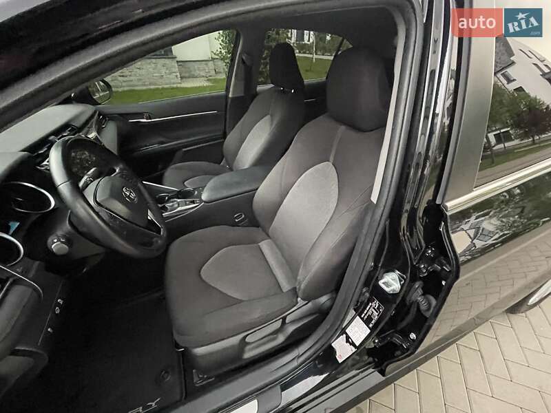Седан Toyota Camry 2020 в Киеве