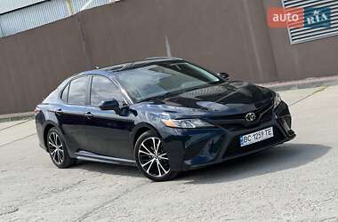 Седан Toyota Camry 2019 в Львові