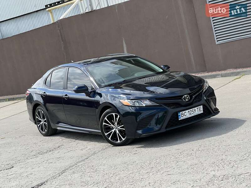 Седан Toyota Camry 2019 в 