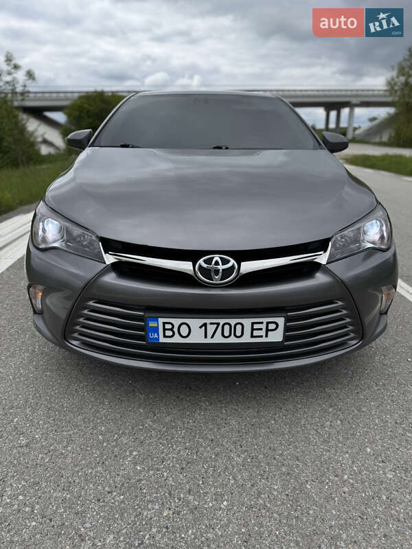 Седан Toyota Camry 2015 в Тернополі